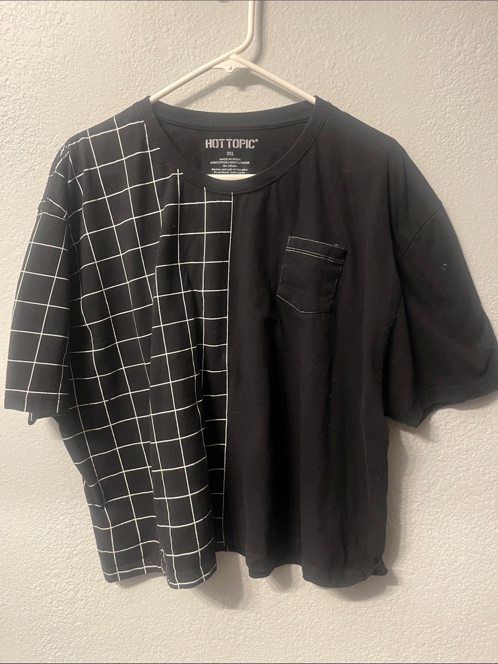 3X | Hot Topic Black Split Grid Crop Top